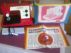 Children's sewing machine, battery operated, pedal operated. Also good as a gift!