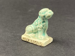 Miniatür, kínaizáló fajansz oroszlán figura - AUX LIONS DE FAIENCE PARIS