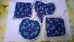 Csipkés szélű kékpestő párnácska levendula töltettel -függeszthető, kellemes illat