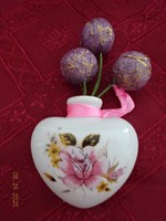 Heart-shaped porcelain salt shaker, with rose pattern, without plug. Its height is 6 cm. He has!