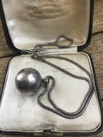 Ezüst nyaklánc régi ezüst csilingelő medállal