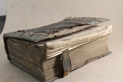 Antik 1840-es rézcsatos biblia- Funebrál 990