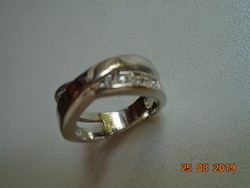 Modern stainless steel ring with wedged rhinestones and reliefs