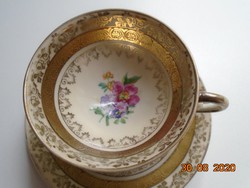 Oscar Schlegelmilch egyedi kézzel festett virág és gazdag aranymintás kávés csésze alátéttel