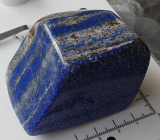 Természetes lapis lazuli (lápisz lazuli) csiszolt ásvány darab. 270 gramm.