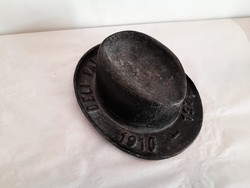 Antik "DELI PÁL KALAPGYÁRA 1910-1935." reklám fém öntvény kalap hamutartó