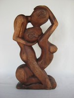 Szerelmespár erotikus jelenetes fa szobor