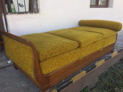 Gyönyörű formájú Hattyú ágy, Szófa