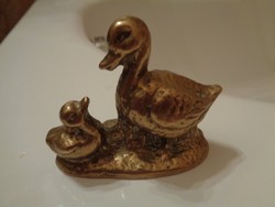 Gyönyörű tömör réz szobrocska: kacsa mama a kicsinyével