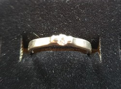 Gyémánt gyűrű, eljegyzésre is, 14 krt. fehér arany, certifikáttal, az arany súlya 2,4 gr.+gyémánt