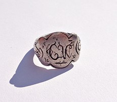 13 latos monogramos antik gyűrű