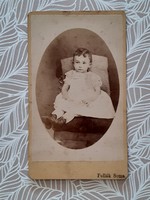 Antik gyerekfotó Pollák Soma Fényirdájából Vácz műtermi kislány fénykép