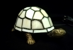 Teknős alakú Tiffany asztali lámpa
