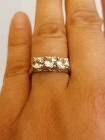 Jelzett ezüst 925-ös gyűrű 3 nagy gyémánt csiszolású cirkónia kővel