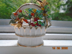 Antik miniatűr virágkosár galambocskákkal, masnikkal és színes fűzött gyöngy szerencse ágacskával