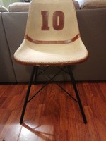 Ritkaság! Vintage rugby/baseball szék, acél vázon, bőr szegésekkel és mintával. Hibátlan! 