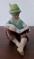 Ritka kispesti olvasó fiú porcelán figura