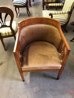 Nagyon régi restaurált, újrakárpitozott fotel, 80 cm magas, 65 x65 ülőrész.