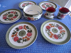 Asztaldísz kínáló és tányérok 20cm, finom kézi festés, elegáns rózsák 18 cm átmérővel, 8 cm magas S