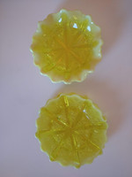 Urán zöld sorozatból üveg kínálók sárgás színben
