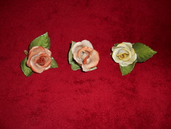 2 db Herendi és 1 db Aquincumi rózsa 