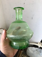 Régi zöld üveg, hibátlan állapotban, 18 cm magasságú.