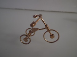 Miniatűr - SÁRGARÉZ - SZÍV ALAKÚ NYEREG - 4 x 3 x 2 cm - kerékpár - lemez - hibátlan