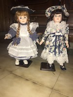 1 porcelain doll stand