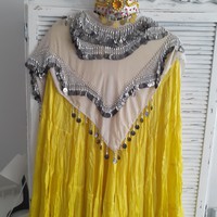 Belly dance with shaking skirt. Gift: headdress