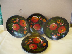          Orosz népművészeti kézzel festett tányérok 4 db                                            
