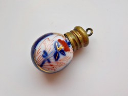 Antik kézzel festett porcelán parfümös medál