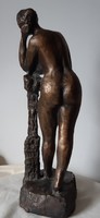 Magyar szobrász: támaszkodó akt, bronz szobor, 33 cm