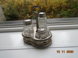 Szovjet orosz Ezüstözött kupakokkal nehéz dombor öntött üveg fűszertartó készlet kiskanállal