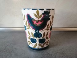 Tyúkocskás bájos festésű fajansz pohár, csésze