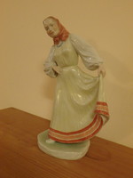 Herendi női porcelán szobor