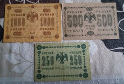 3 orosz bankjegy egyben.