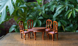 Miniatűr ónémet szalonbútor, asztal székekkel, fa étkező - mini bababútor - pici babaházi kiegészítő
