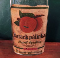 Barack pálinkás üveg Meinl Gyula Likőrgyárából az 1939-42 közötti évekből -cimkével!