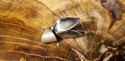 Antikolt ezüst tulipán medál