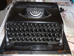 Régi Olympia Plana írógép, táskaírógép eretdeti táskájában