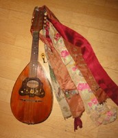 Antik, gyöngyház berakásos, intarziás mandolin tokkal, eredeti szalagokkal