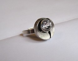Finn design ezüst gyűrű kristály kővel
