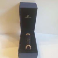 Swarovski blue leather bracelet with 2 gold-plated clasps inlaid with colored crystals