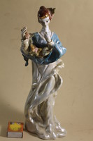 Porcelán szobor 36