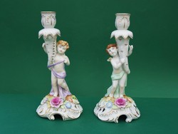 Német PMP Schierholz Plaue porcelán gyertyatartó pár angyal kerub figurával virágokkal