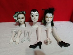 Pierrot, Harlekin fejek,kezek, lábak, alkatrészek egyben.