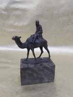 L. Carvin bronz szobor Berber tévén. 