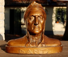 Kele I.: Dante, 1923 - itáliai lávakőből készült szobor
