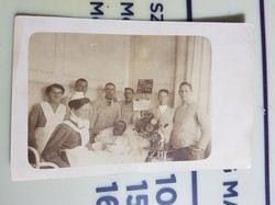Kórházi csoportkép 1 világháború Katonák Sérült katona