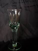 Klasszikus tulipán formájú talpas, fújt üveg, likőrös, röviditalos pohár